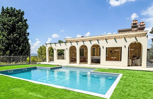 Beautiful private villa for 24 people with A/C, WIFI, private pool, TV and patio