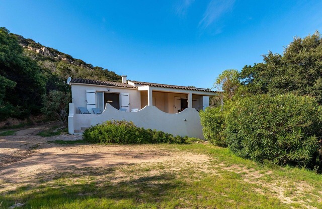 Beautiful private villa for 6 people with A/C, WIFI, terrace and parking