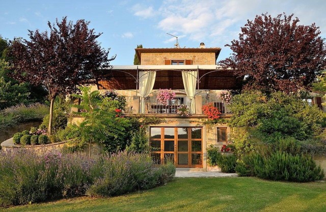 Beautiful private villa with WIFI, private pool, A/C, TV, terrace, panoramic view, close to Cortona