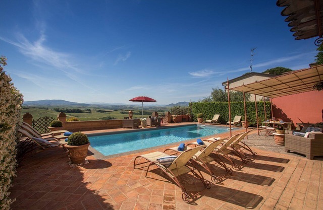 Beautiful private villa for 13 people with A/C, pool, WIFI, TV, panoramic view and parking
