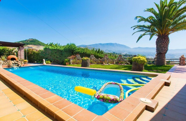 Beautiful private villa for 4 people with WIFI, A/C, private pool, TV and terrace