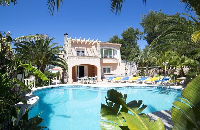 Beautiful private villa for 10 people with A/C, WIFI, private pool, TV, terrace and parking