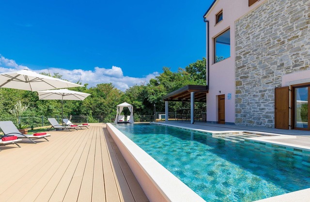 Beautiful private villa for 8 people with WIFI, A/C, private pool, TV, terrace and pets allowed