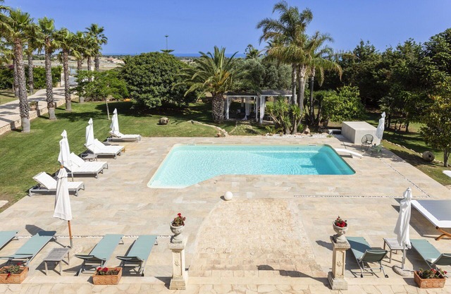 Beautiful private villa for 6 people with WIFI, A/C, private pool, TV, terrace and parking
