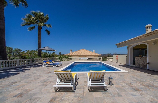 Beautiful private villa for 4 people with pool, WIFI, A/C, TV, terrace and parking