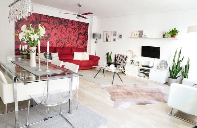 beautiful, quiet, great apt downtown, near the beach. Ask for parking