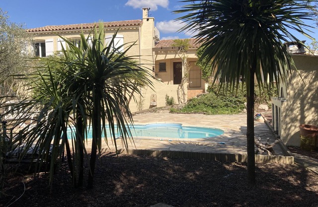 Beautiful, quiet villa, not overlooked, 10 minutes from Nîmes!
