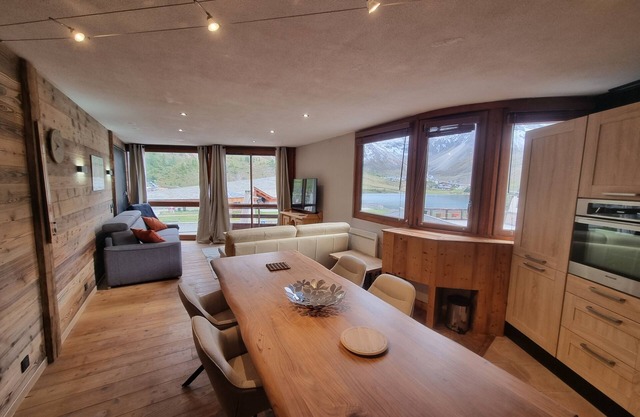 Beautiful renovated apartment, 12 people, piste side