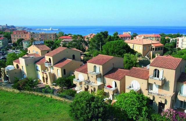 Beautiful resort by the sea, veranda or balcony, M3