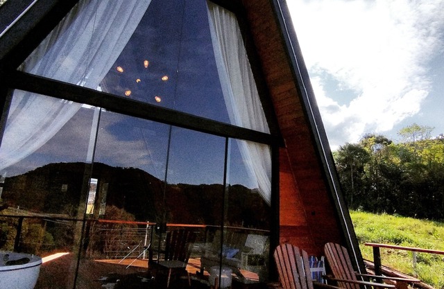 Beautiful romantic cabin with hot tub and fireplace, 5 min. from downtown NP