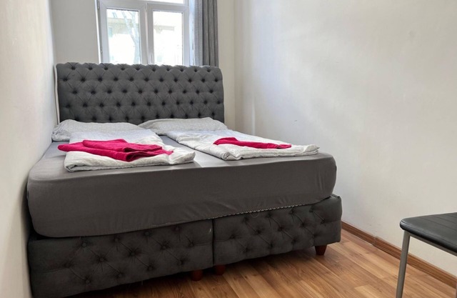 Beautiful Room in Modern Flat – Simmering Area