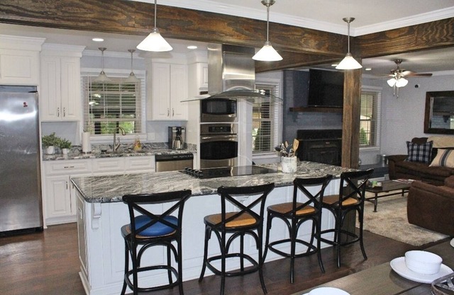 Beautiful Rustic Murfreesboro Home just minutes from I24, MTSU and more