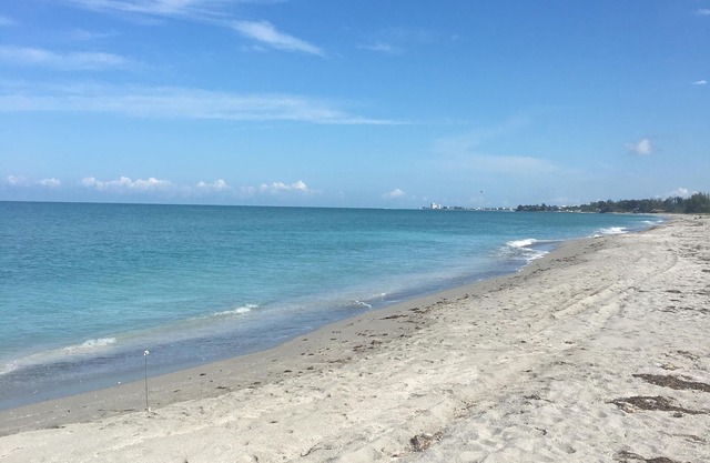 Beautiful Siesta Key Condo w/Free Boat Dock & Bay Views