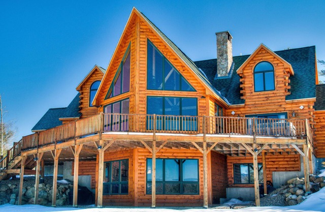 Beautiful, spacious and elegant ski chalet with lots of amenities