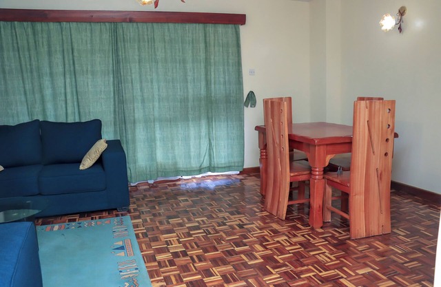 Beautiful spacious apartment in gated community 20 min from Internatn'l Airport!