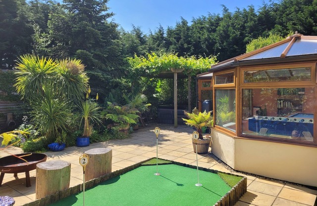 Beautiful spacious home with 7 beds and hot tub! The perfect Cornish getaway :-)