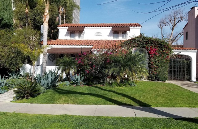 Beautiful Spanish Manor w/Pool and Amazing location in Historic Carthay Circle