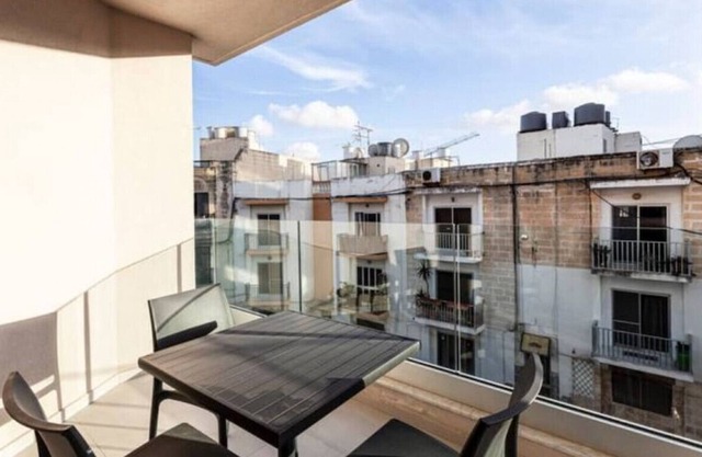 Beautiful suite stay, with 2COMFY beds, WIFI & AC