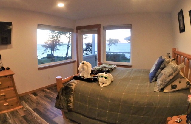 Beautiful Sunset Room 1 on the Beach