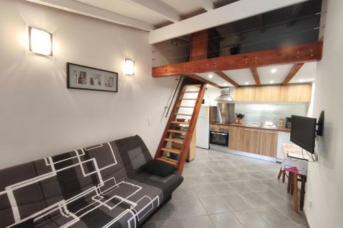 Beautiful T2 in residence with swimming pools