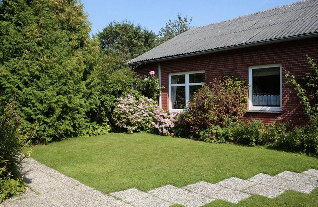Beautiful vacation apartment with large outdoor terrace near the dike