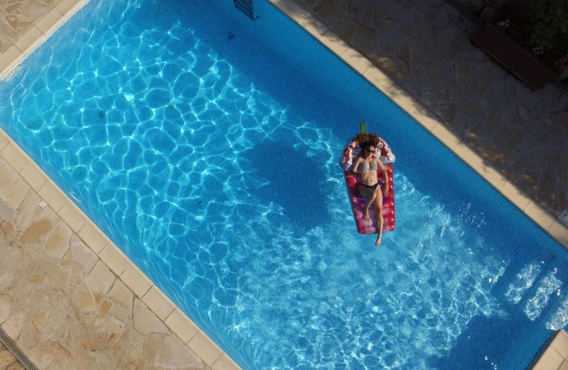 Beautiful villa in in Provence with Large 5x10 pool, gardens, for 10+ guests