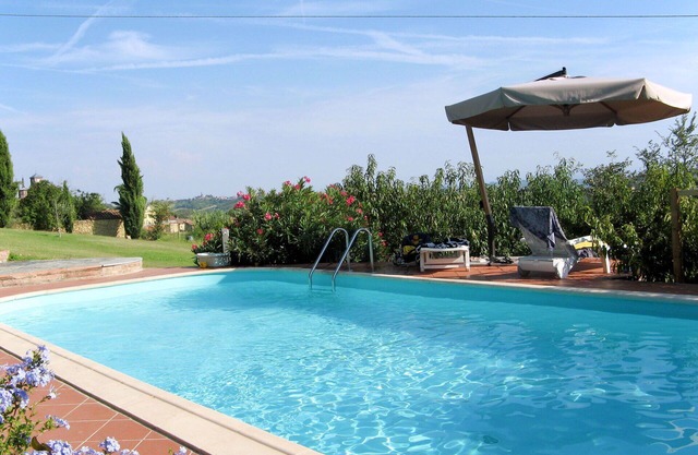 Beautiful villa for 4 guests with A/C, pool, WIFI, TV, terrace and parking