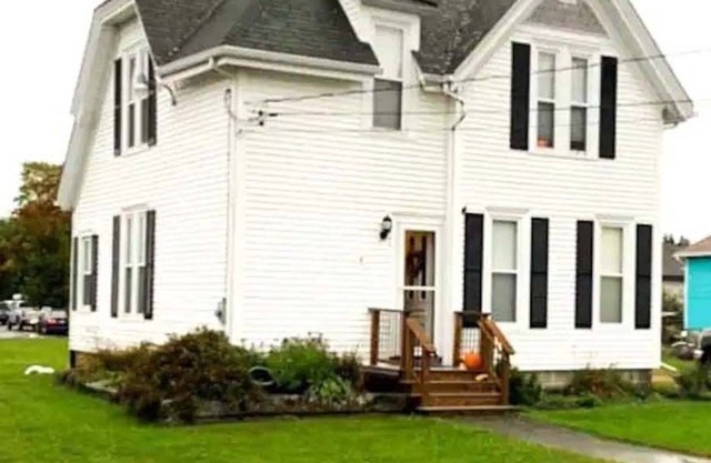 Beautiful Victorian Apt for a well deserved rest!nCentrally Located DownEast.