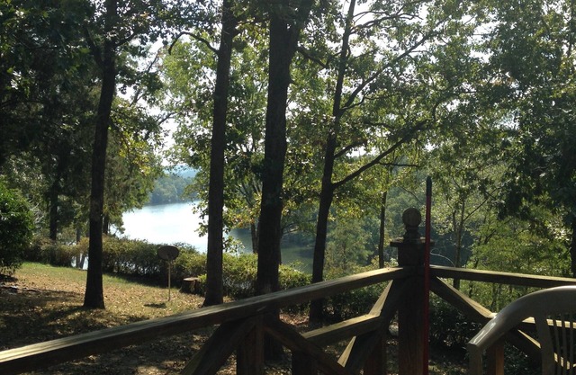 Beautiful Views of Lake Catherine Cozy Comfy Quite Area Cabin Cottage