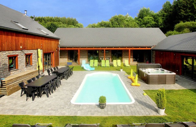 Beautiful villa with heated outdoor pool, sauna and jacuzzi at a large forest