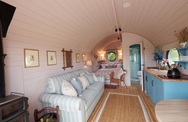 Beautiful villa for 4 guests with hot tub, terrace and pets allowed