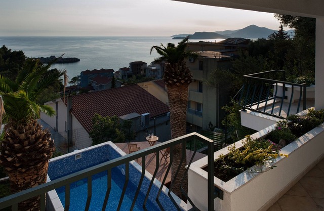 Beautiful VILLA MIA with private pool and sea view