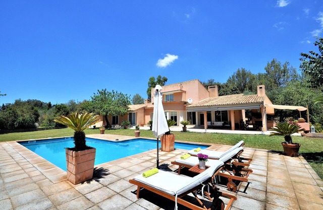 Beautiful Villa "Sa Rota" with Wi-Fi, Garden, Terrace, Pool and Tennis Court