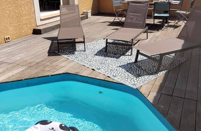 Beautiful villa, south of France with swimming pool 15 min from the sea
