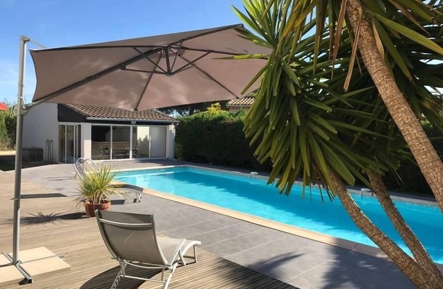 Beautiful Villa with Large Heated Pool and Sea Water, 5 km from the Beach
