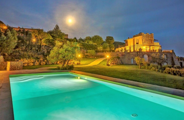 Beautiful villa with internet, A/C, private pool, TV, patio, panoramic view, close to San Gimignano