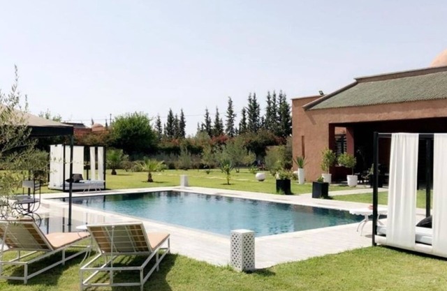 Beautiful villa with 5 exclusive suites in Marrakech and a private pool