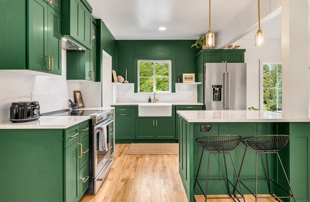 Beautiful Vintage Home in the Heart of Camas 5 beds
