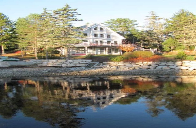 Beautiful Waterfront Home in Chester Basin on Mahone Bay Coast -