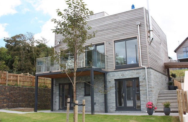 Beautifully decorated "Sea Shack", with large sun roof terrace and large private hot tub.