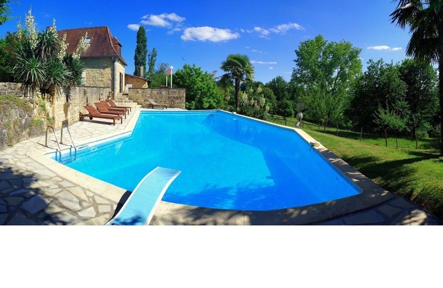 Beautifully renovated country house in fantastic location and a vast private pool!