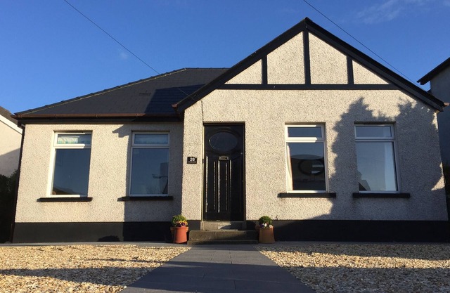 Beautifully Restored 3 Bedroom Cottage. With Broadband near beach. Sleeps 4/5