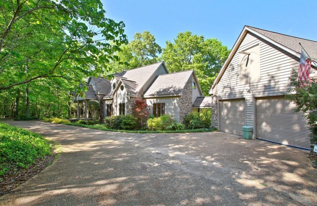 Becks Lake Suite at the Manor Bed and Breakfast