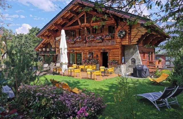 Bed and Breakfast 'Edelweiss' with Mountain View, Shared Terrace and Wi-Fi