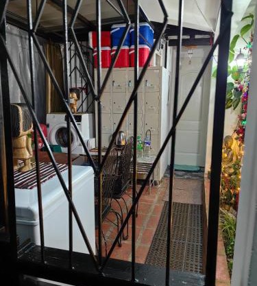 Bed and Breakfast Small Cozy Room with Balcony, T&B, Fast WiFi, Netflix