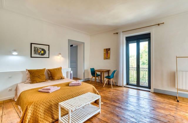 Bed and Breakfast 'Chambre' with Shared Pool, Shared Garden and Wi-Fi