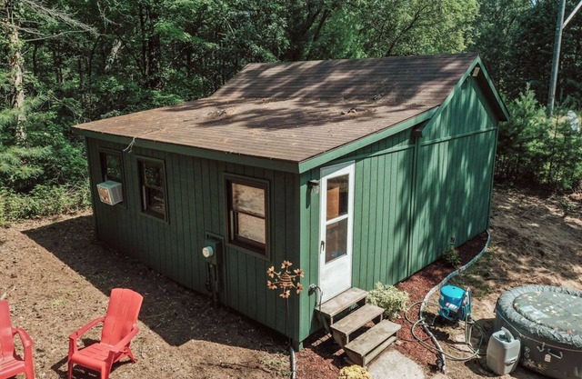 Bee happy rustic cabin in Arkdale