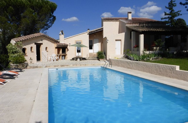 "Bel Esteou", beautiful villa in Crestet on 1700 m2, Ventoux view and medieval village
