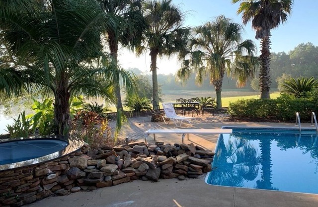 Bell Creek Lake Front Villa