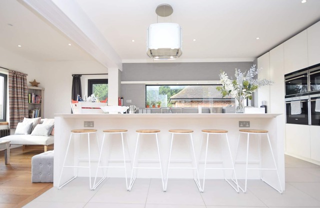 Bell Lodge, Birdham - a family house that sleeps 12 guests in 7 bedrooms